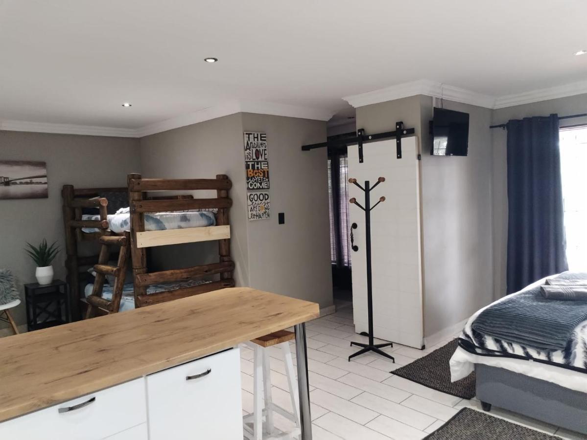 Villa Mariss Guesthouse Kraaifontein Kültér fotó